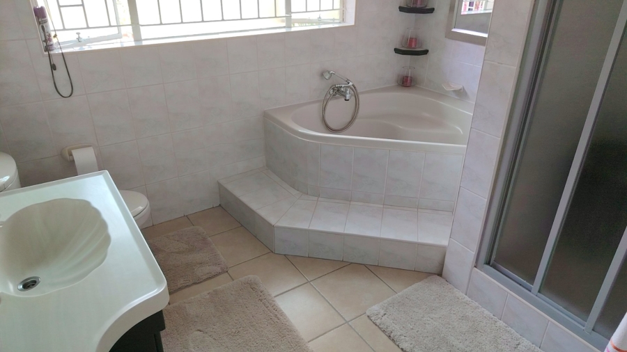 5 Bedroom Property for Sale in Flamwood North West